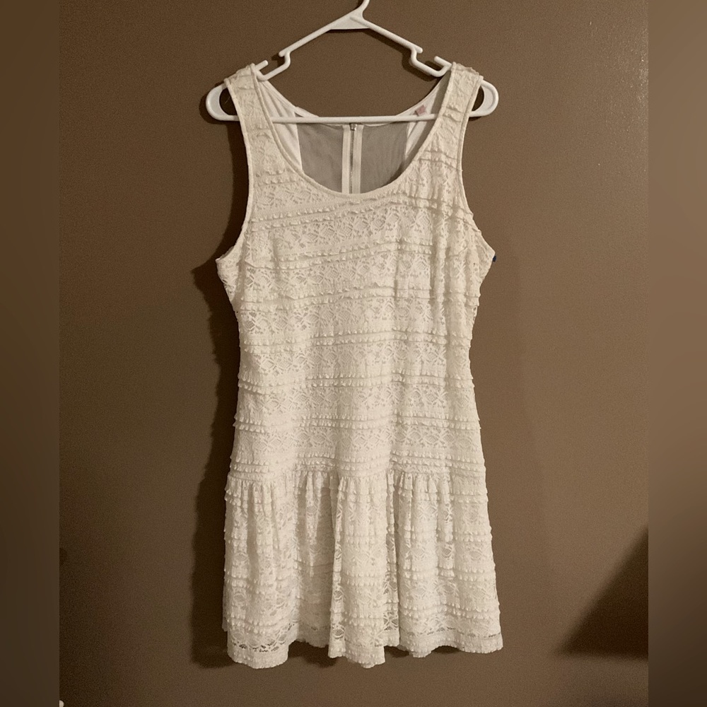 Creamy/White lace dress